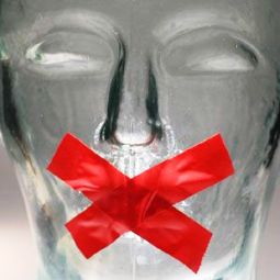 ...il capo ordin&ograve;:zittisci l'assessore