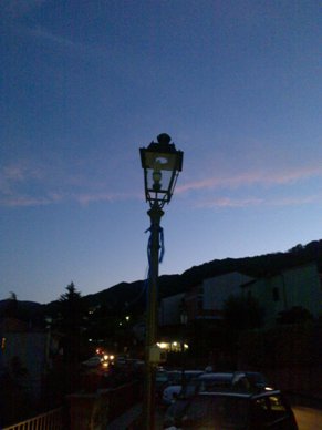 I lampioni spenti della Via San Pietro